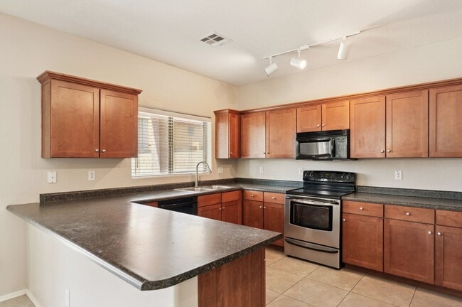 Building Photo - 2711 W Jasper Butte Dr