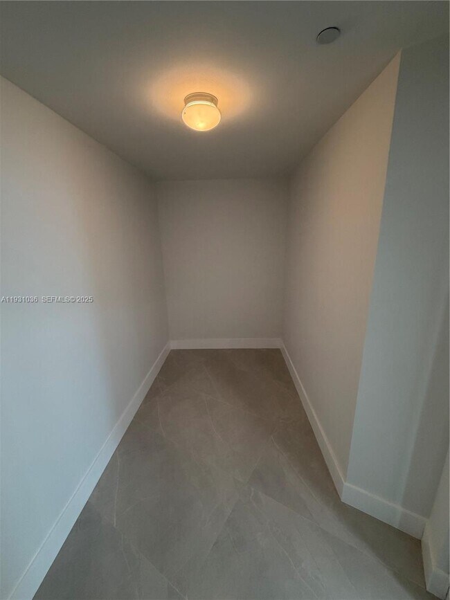 Building Photo - 2475 Brickell Ave