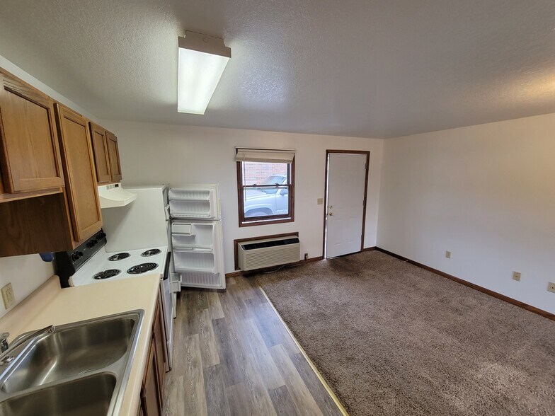 Building Photo - 616 2nd St