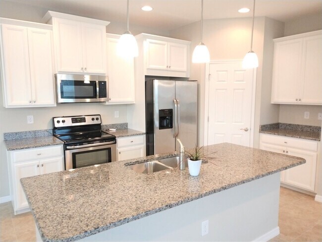 Building Photo - Impressive Annual Unfurnished Condo with C...