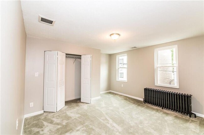 Building Photo - Beautiful 2 bed, 2.5 bath luxury home in S...