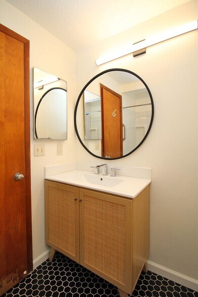 Building Photo - 3200-3236 SW Marigold St