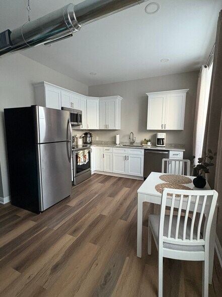 Building Photo - 111 E Main St