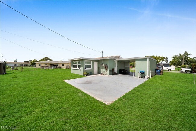 Building Photo - 102 Oleander Rd