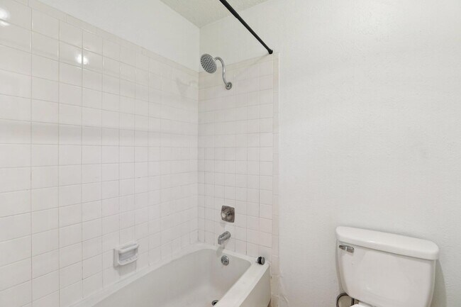 Building Photo - 1300 Tuxford Cove