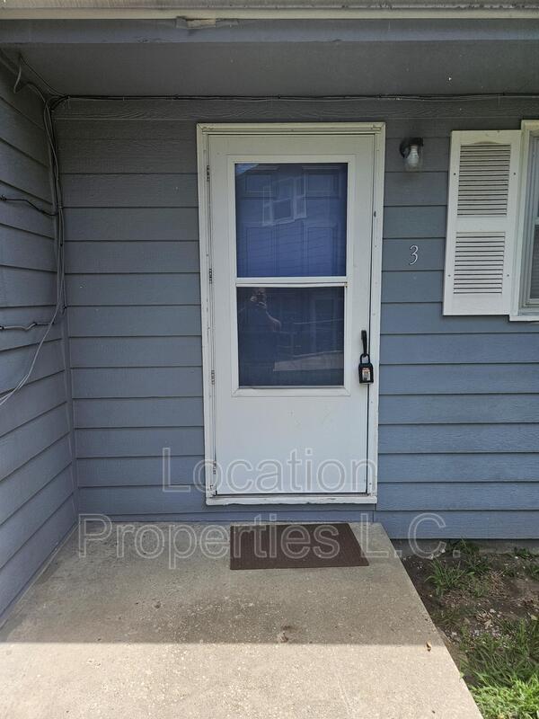 Building Photo - 1801 W 4th St