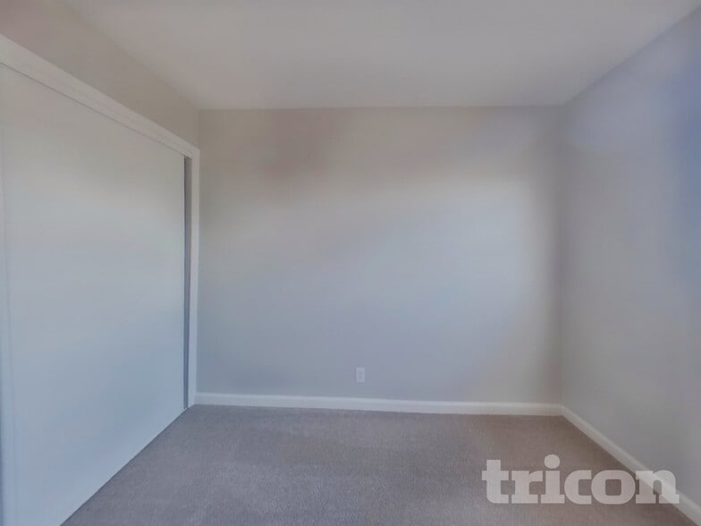 Building Photo - 304 Robert St