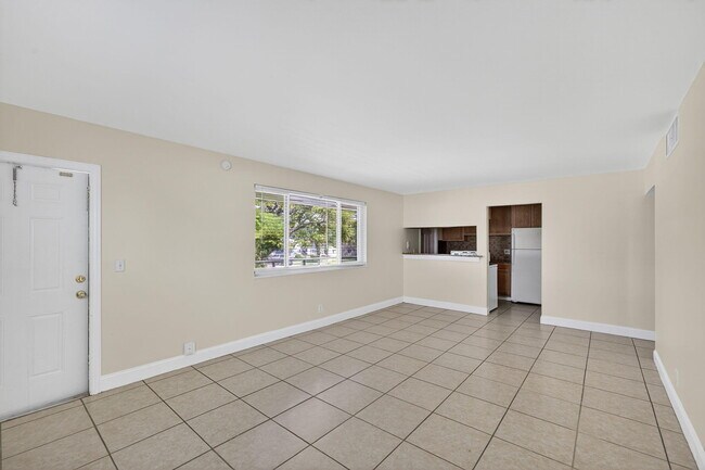 Building Photo - 809 Lighthouse Dr