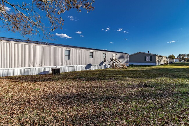 Building Photo - WELCOME HOME! 3 Bedroom, 2 Bathroom Mobile...