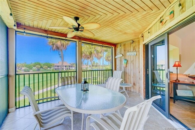 Building Photo - 271 NE Edgewater Dr