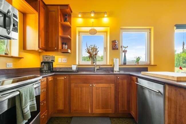Building Photo - 105 Creative Cove