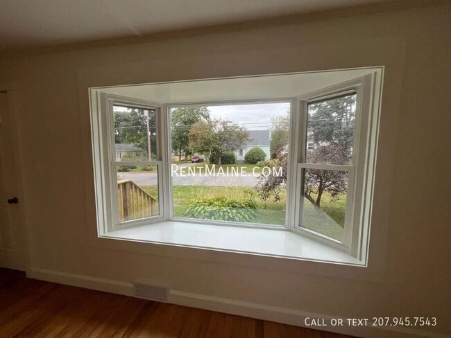 Building Photo - 33 Violette Ave