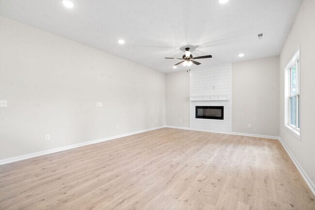 Building Photo - Brand New - 3 Bedroom 2 1/2 Bath Home For ...