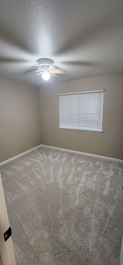 Building Photo - Spacious 4-Bedroom, 3-Bath Home for Rent in Elk Grove!