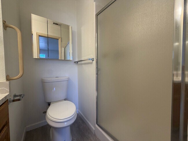 Building Photo - DARLING TOWNHOME FOR RENT!