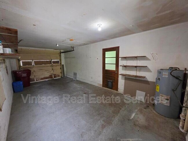 Building Photo - 1103 N Crystal Terrace