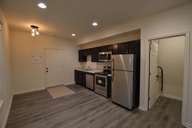 Building Photo - 1306 Woodlawn Ave