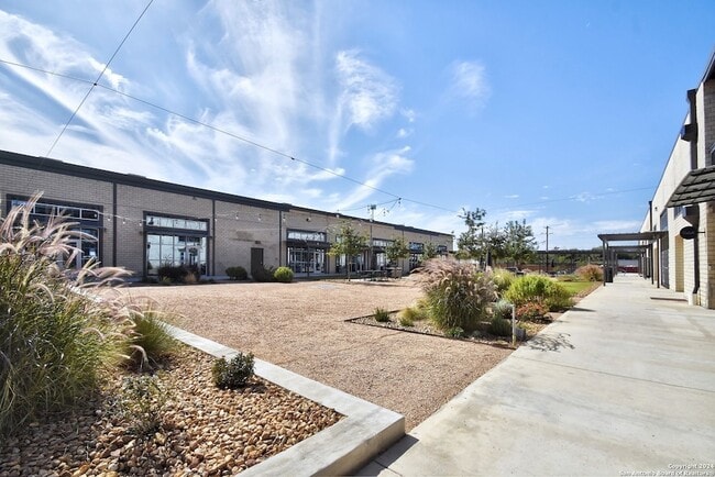 Building Photo - 215 Coca-Cola Pl