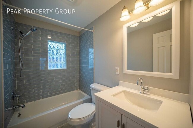 Building Photo - 510 S Lazelle St