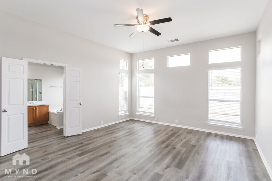 Building Photo - 2720 Maple Creek Dr