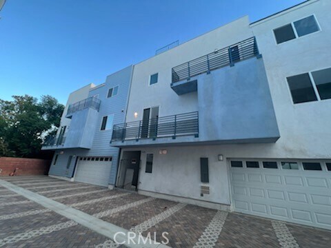 Primary Photo - 14614 Vanowen St