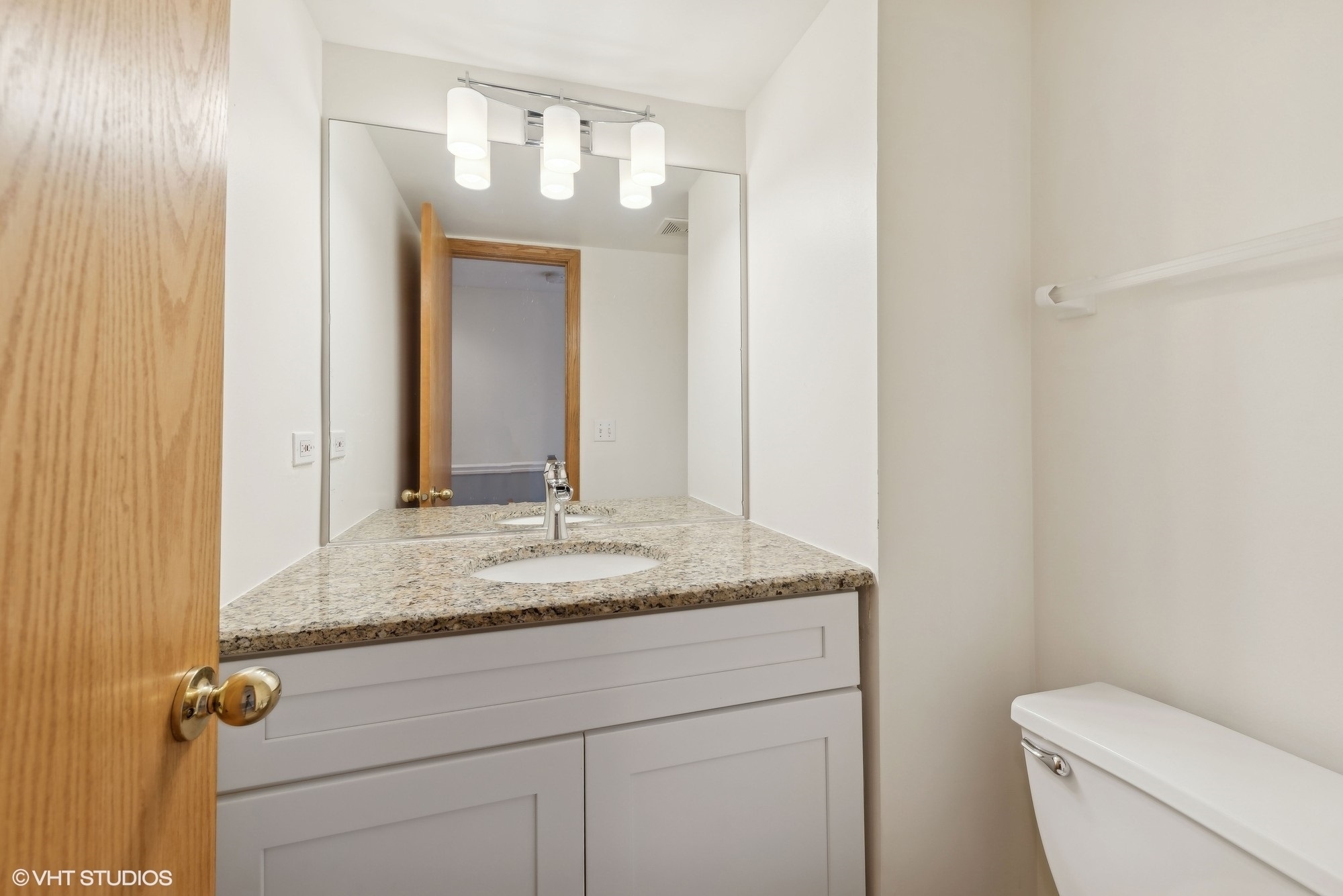 Half bathroom - 106 Dorshire Ct