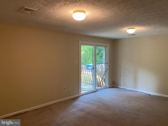 Building Photo - 2804 Cambridge Dr