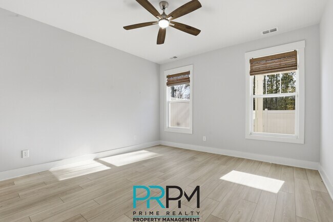 Building Photo - 2 Thornfield Dr