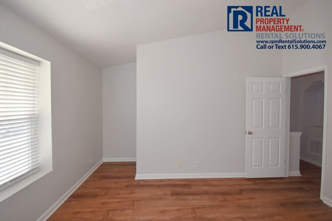 Building Photo - Wonderful 2BR/2.5BA townhome less than 1 m...