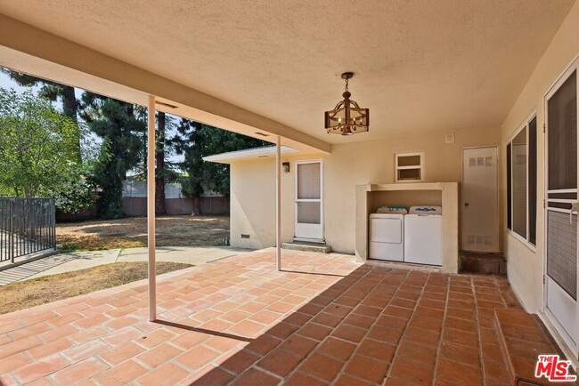 Building Photo - 6727 Orion Ave
