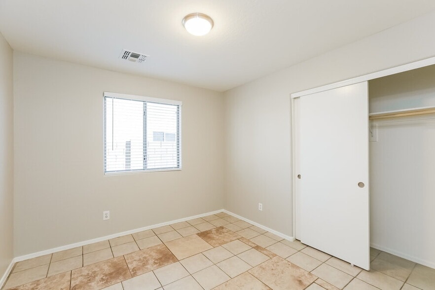 Building Photo - 6622 S 23rd Ave