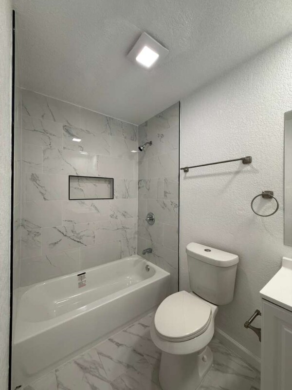 Building Photo - 5747 Hawaiian Sun Dr