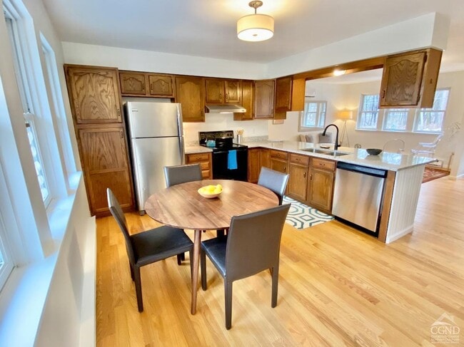 Building Photo - 62 Mahican Manor