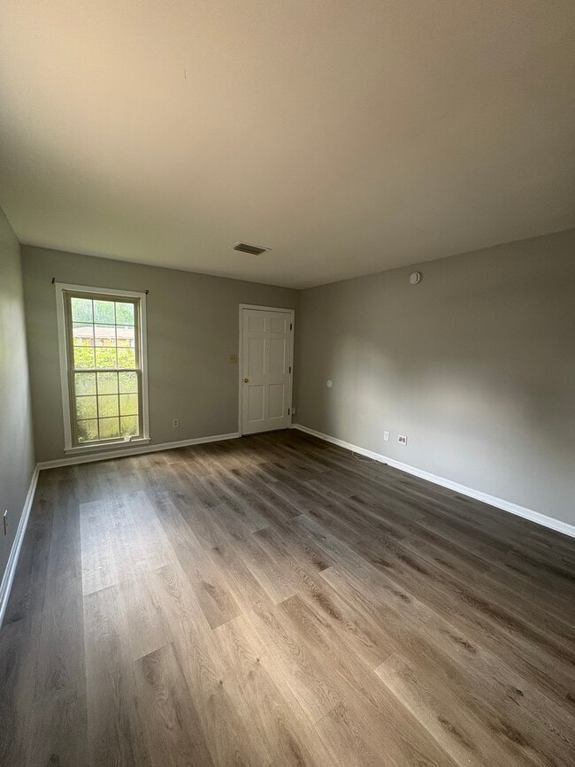 Building Photo - 320 Sultan Ct