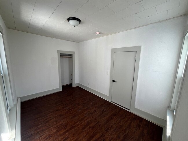 Building Photo - 40 Garnet St