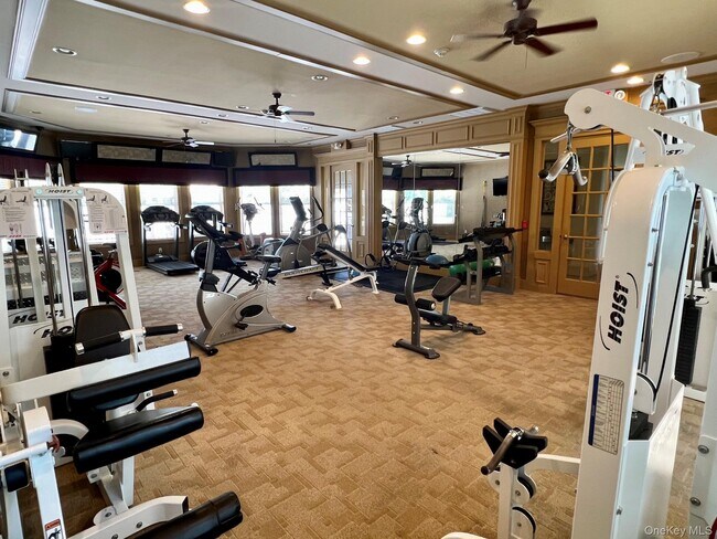 Building Photo - 25 Fairways Dr