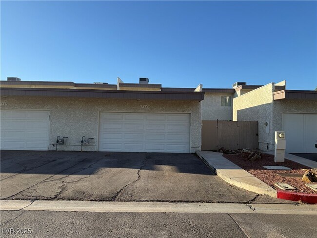 Building Photo - 764 Lawrence Dr