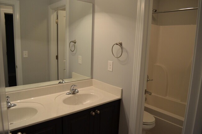 Building Photo - 519 Bunchgrass St