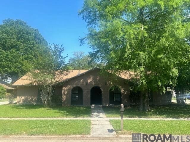 Building Photo - 5017 Parkoaks Dr