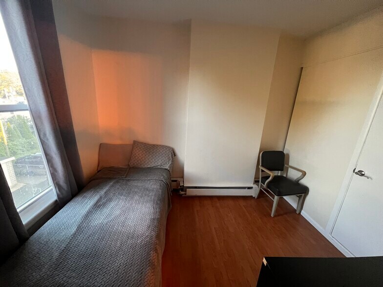 Building Photo - 71 Warren St