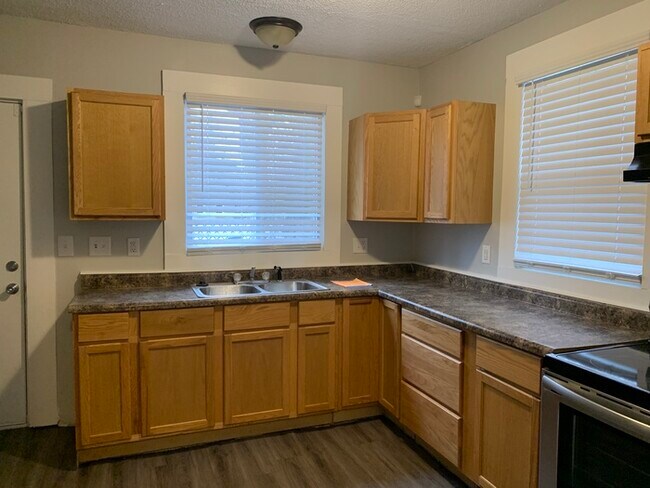 Building Photo - Nice Duplex off 38th & Carrollton