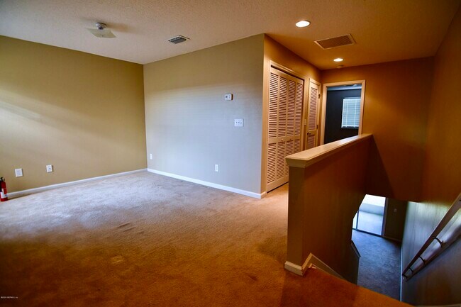Building Photo - 2379 Sunset Bluff Dr