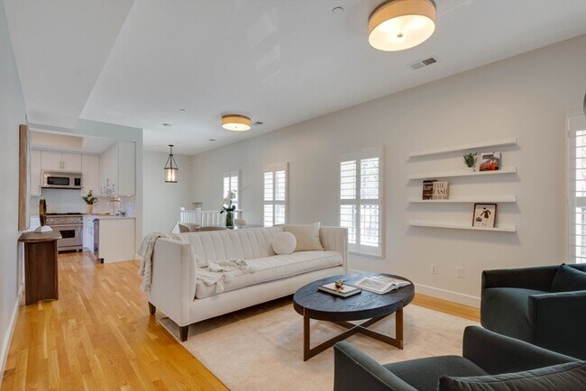 Primary Photo - 242 Shawmut Ave