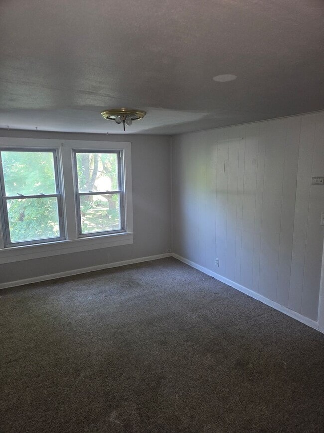 Building Photo - Miller McHenry St. Duplex