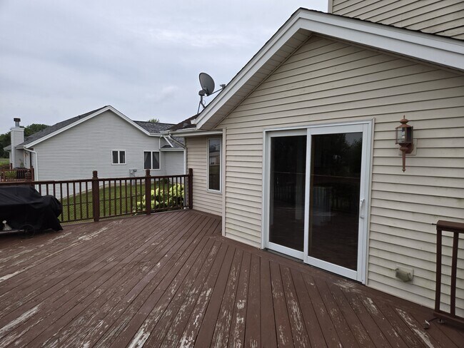Building Photo - 535 Westfield Dr