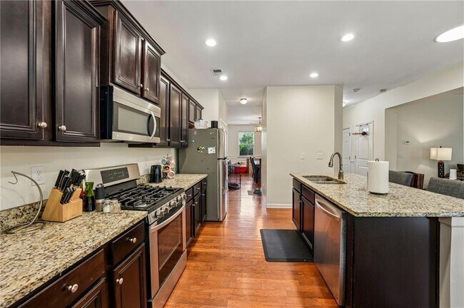 Building Photo - 6216 Oakdale Ridge Ct SE