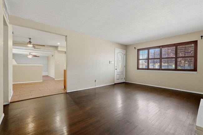 Building Photo - 2519 E Buckingham Way