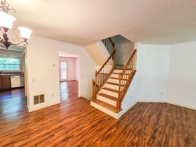 Building Photo - Fantastic 3br TownHome in highly sought Silver Spring Neighborhood - Available NOW!