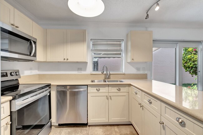 Building Photo - Boca Raton Modern Comfort Meets Florida Ch...