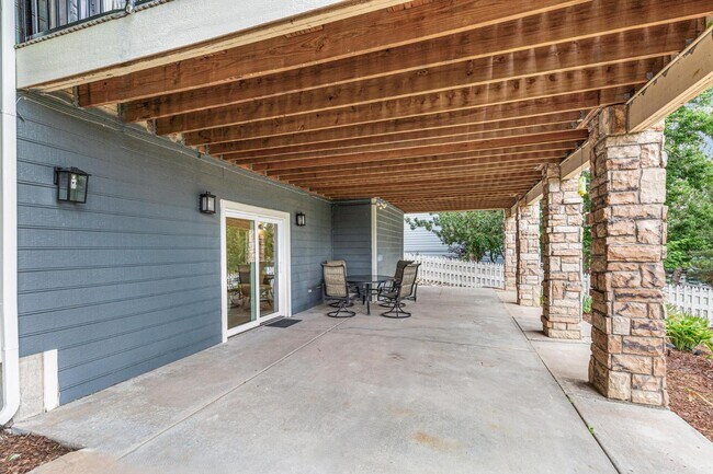Building Photo - 20214 E Lake Cir